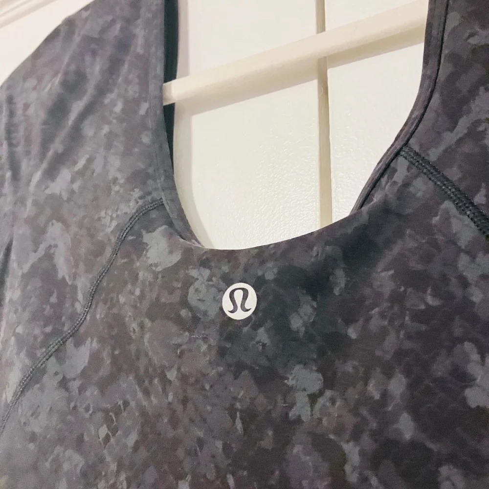 🖤✨ LULULEMON ALIGN T-SHIRT (INCOGNITO CAMO, SIZE 6) ✨🖤